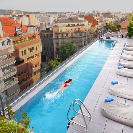Hotel Ohla Eixample Barcelona Exterior foto The hotel's rooftop pool
