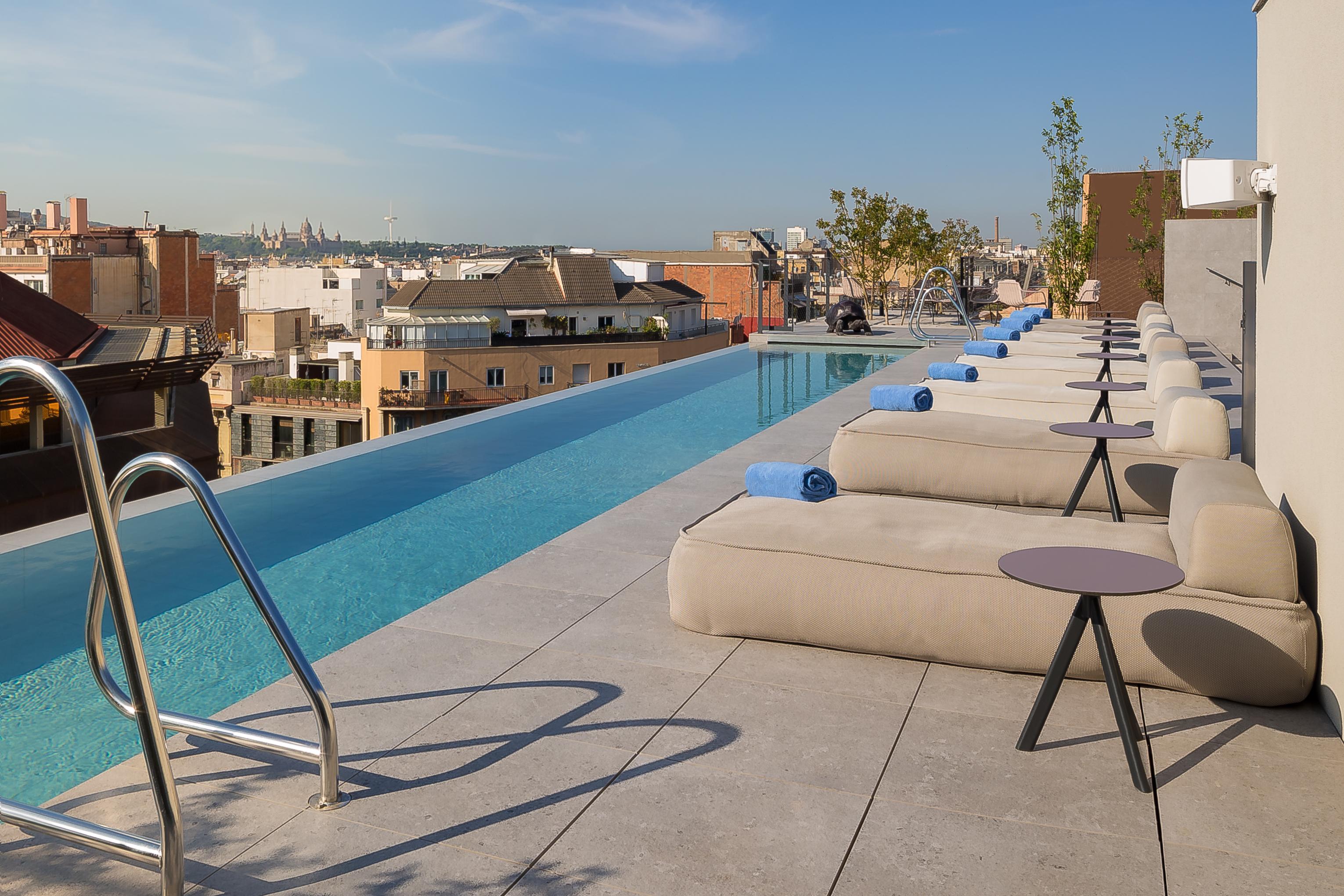 Hotel Ohla Eixample Barcelona Exterior foto Rooftop pool