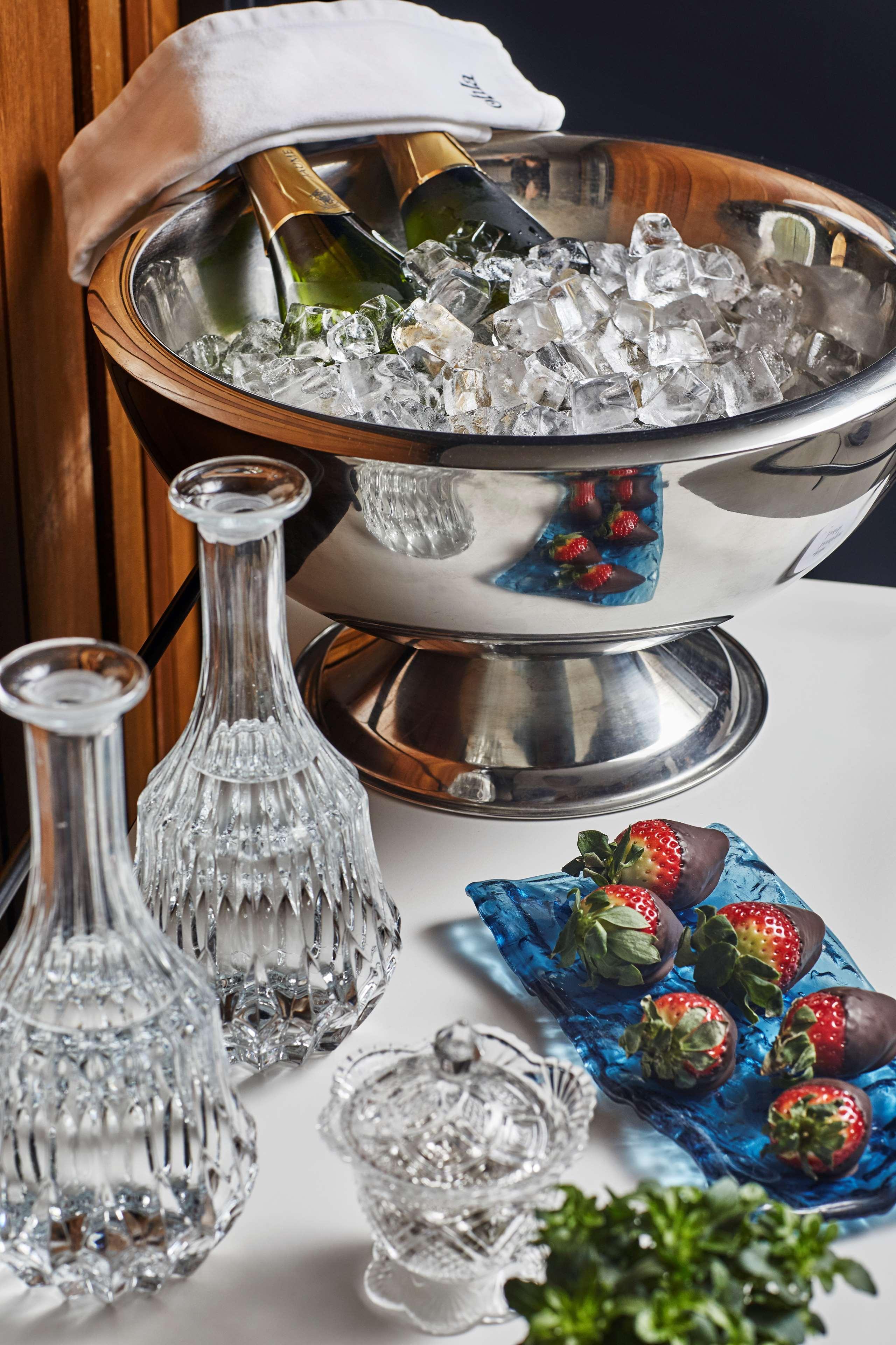 Hotel Ohla Eixample Barcelona Exterior foto A punch bowl