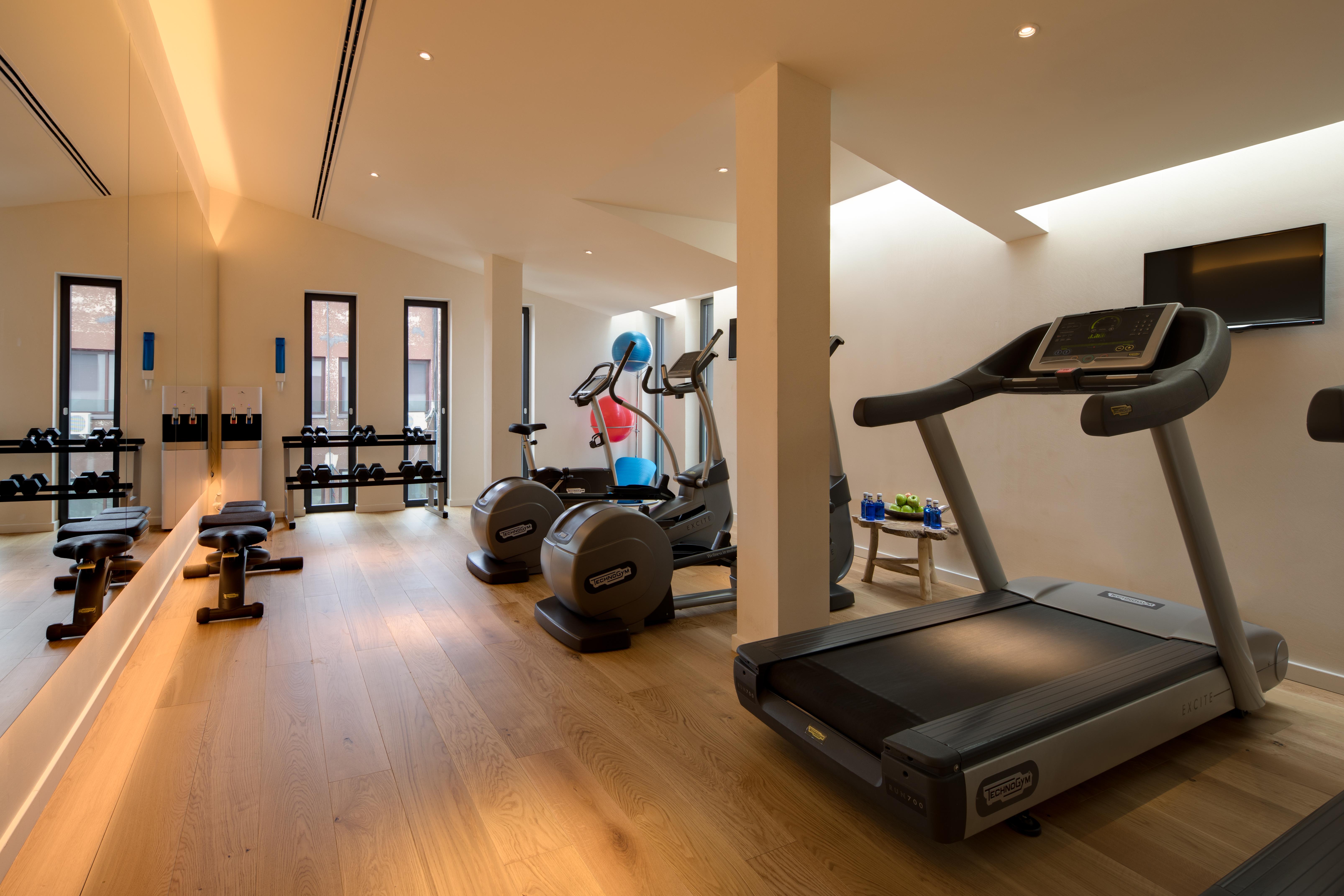 Hotel Ohla Eixample Barcelona Exterior foto The gym at The Ivy Spa