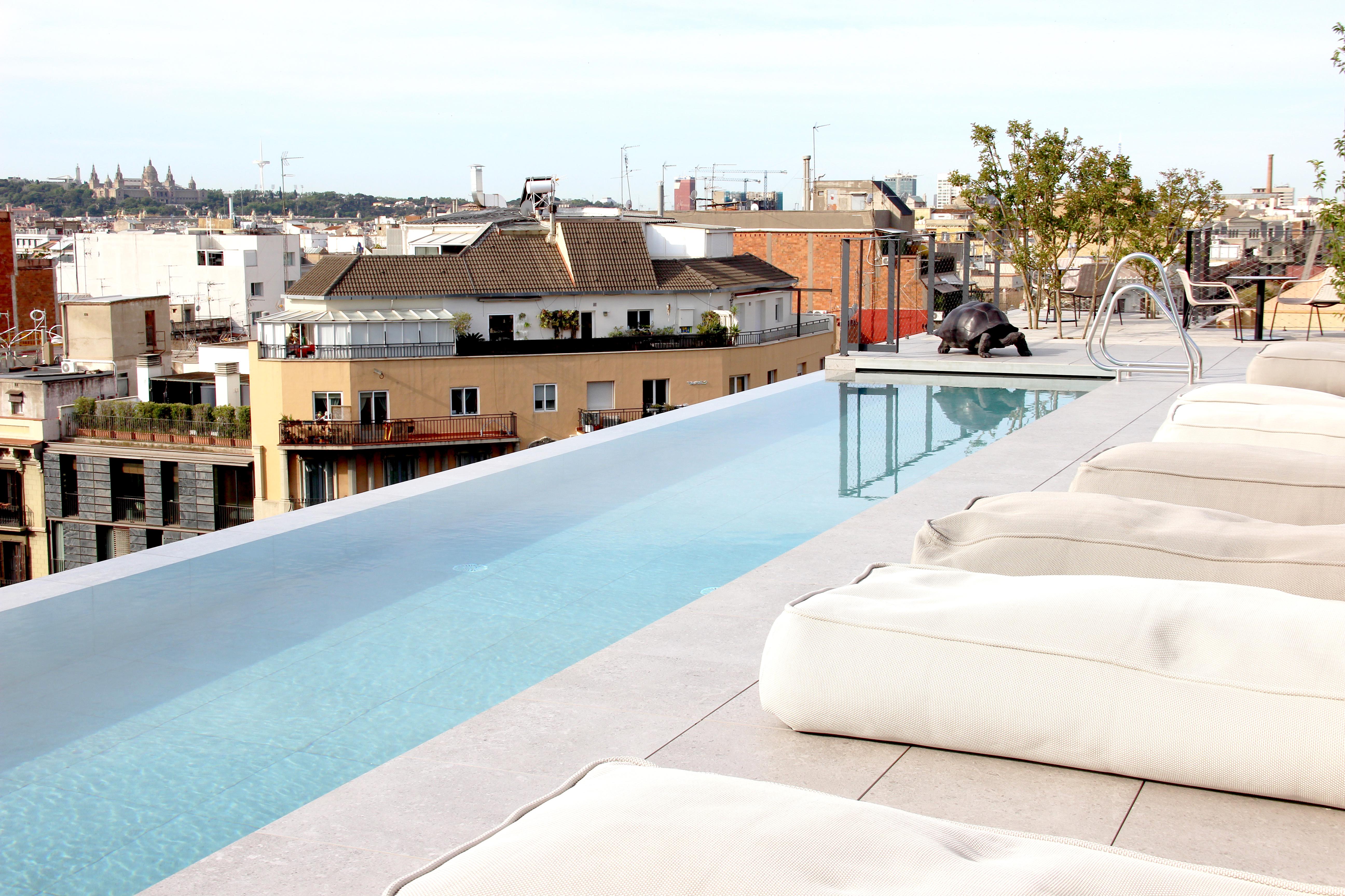 Hotel Ohla Eixample Barcelona Exterior foto Rooftop pool at the Hotel W Barcelona