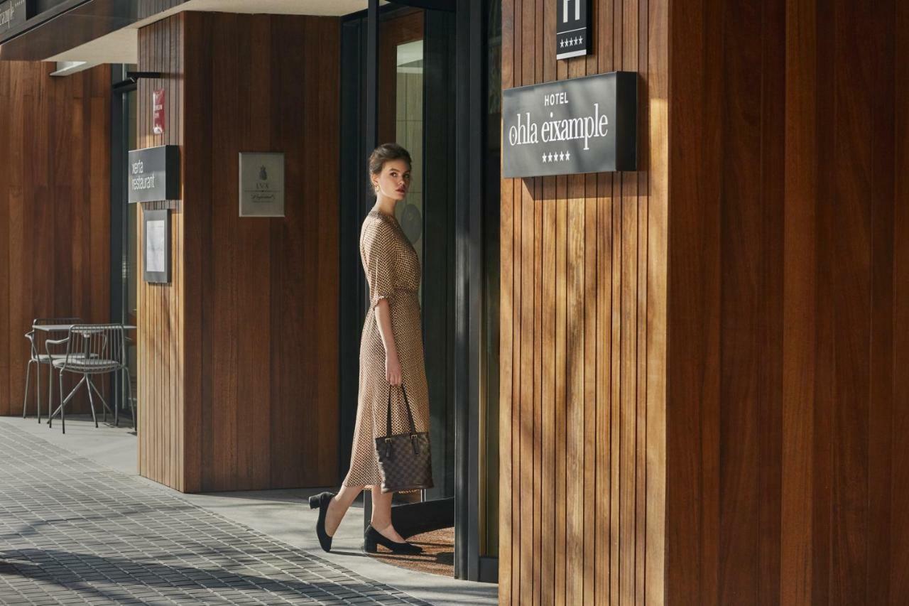 Hotel Ohla Eixample Barcelona Exterior foto The entrance to the hotel